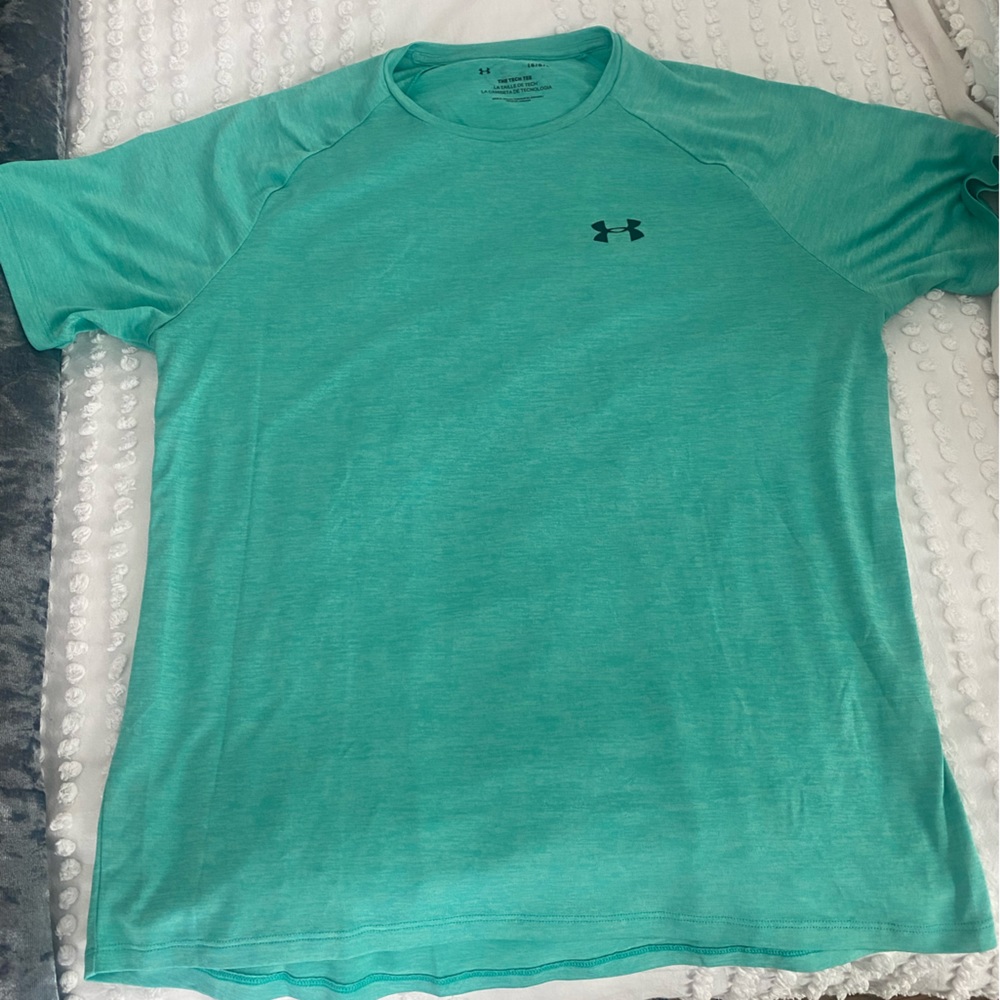 Under Armour workout shirt in great condition!